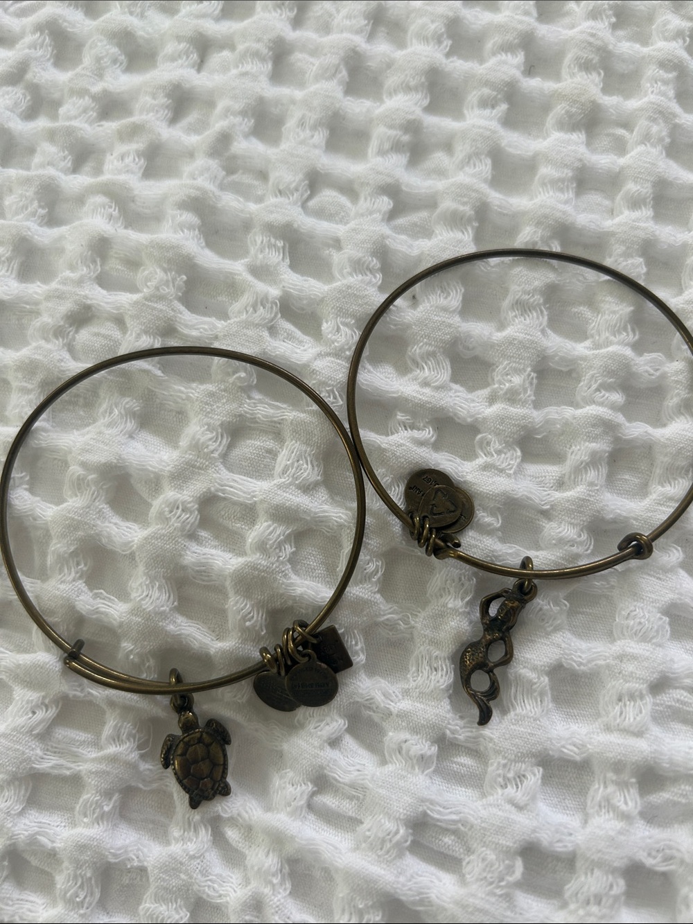 🧜‍♀️ 2 Alex And Ani Bracelets Gold Bracelets Barely Worn🐢